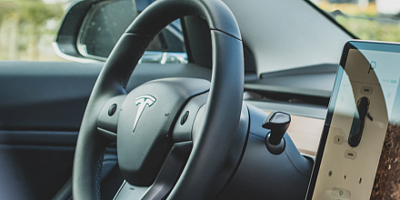 Tesla будет следить за тем, как вы водите.