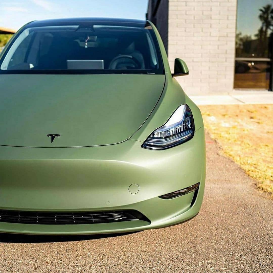 Идёт такой цвет Model 3?